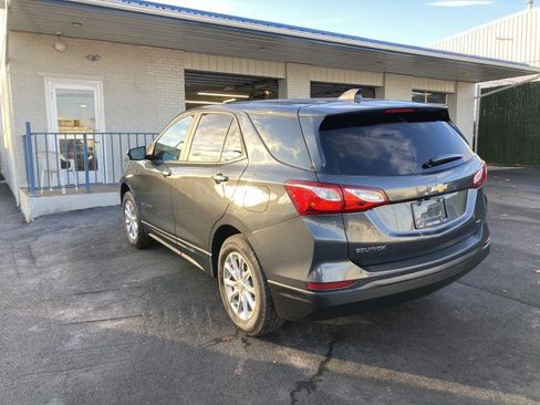 Used 2020 Chevrolet Equinox LS w/ LS Convenience Package image 2