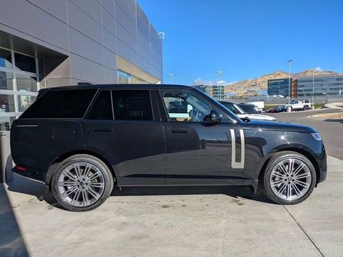 Used 2025 Land Rover Range Rover SE AWD/4WD image 5