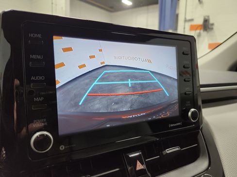 Used 2022 Toyota Corolla Cross LE FWD image 2