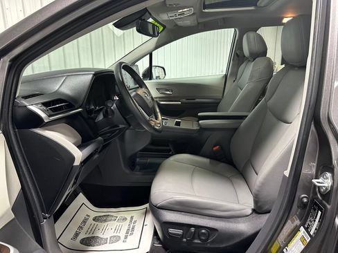 Used 2024 Toyota Sienna XLE AWD/4WD image 10