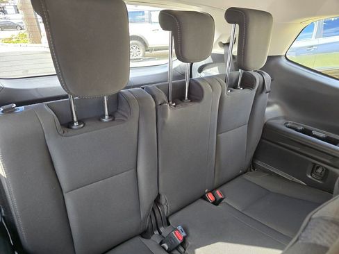 Used 2022 Subaru Ascent Premium w/ Convenience Package image 16