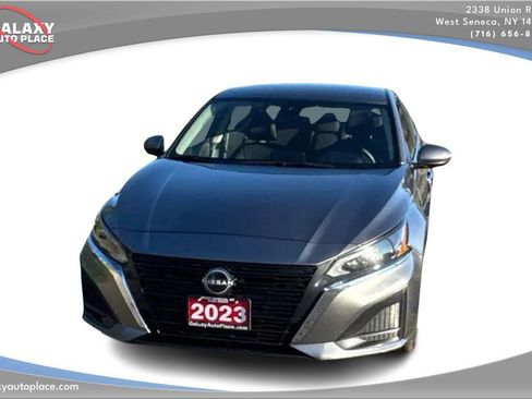 Used 2023 Nissan Altima 2.5 SV image 2