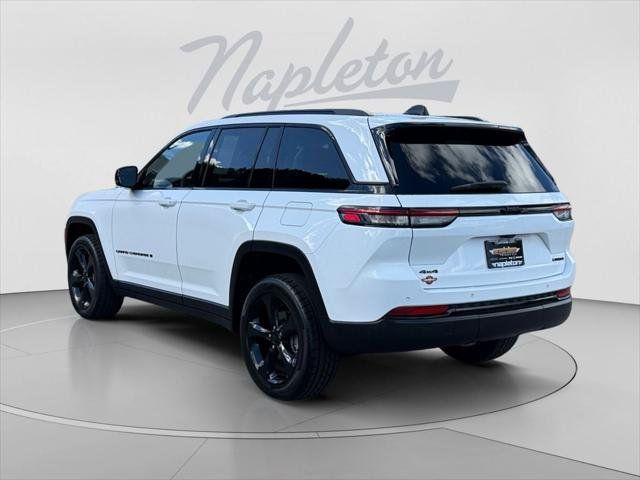 Certified 2023 Jeep Grand Cherokee Limited w/ Black Appearance Package AWD/4WD image 3