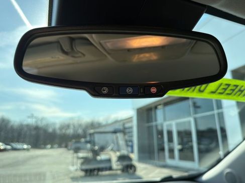 Used 2022 Chevrolet Trax LT w/ LT Convenience Package image 26