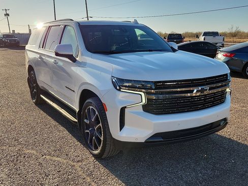 Used 2022 Chevrolet Suburban RST w/ Luxury Package image 6