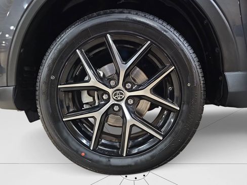 Certified 2018 Toyota RAV4 SE image 23