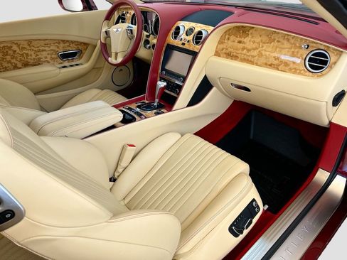 Used 2017 Bentley Continental GT image 24