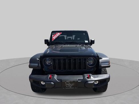 Used 2025 Jeep Gladiator Rubicon w/ Convenience Group AWD/4WD image 2