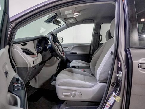 Used 2019 Toyota Sienna LE FWD image 20