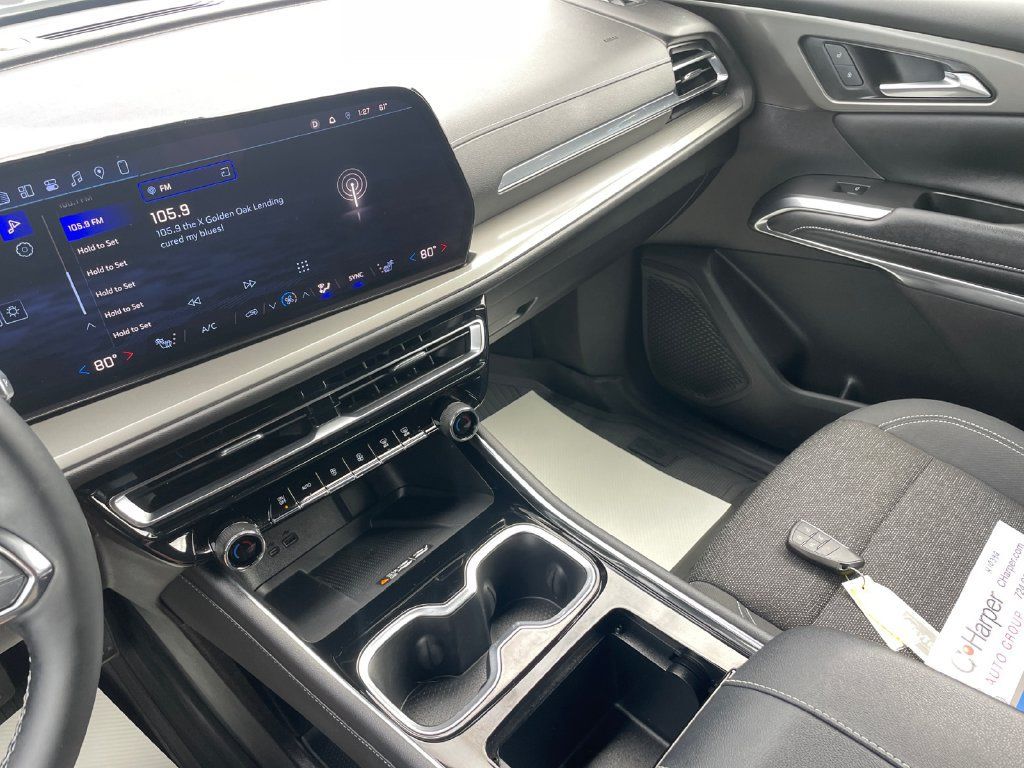Used 2024 Chevrolet Traverse LT w/ LPO, Floor Liner Package FWD image 32