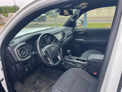 Used 2016 Toyota Tacoma TRD Off-Road w/ Towing Package AWD/4WD image 10