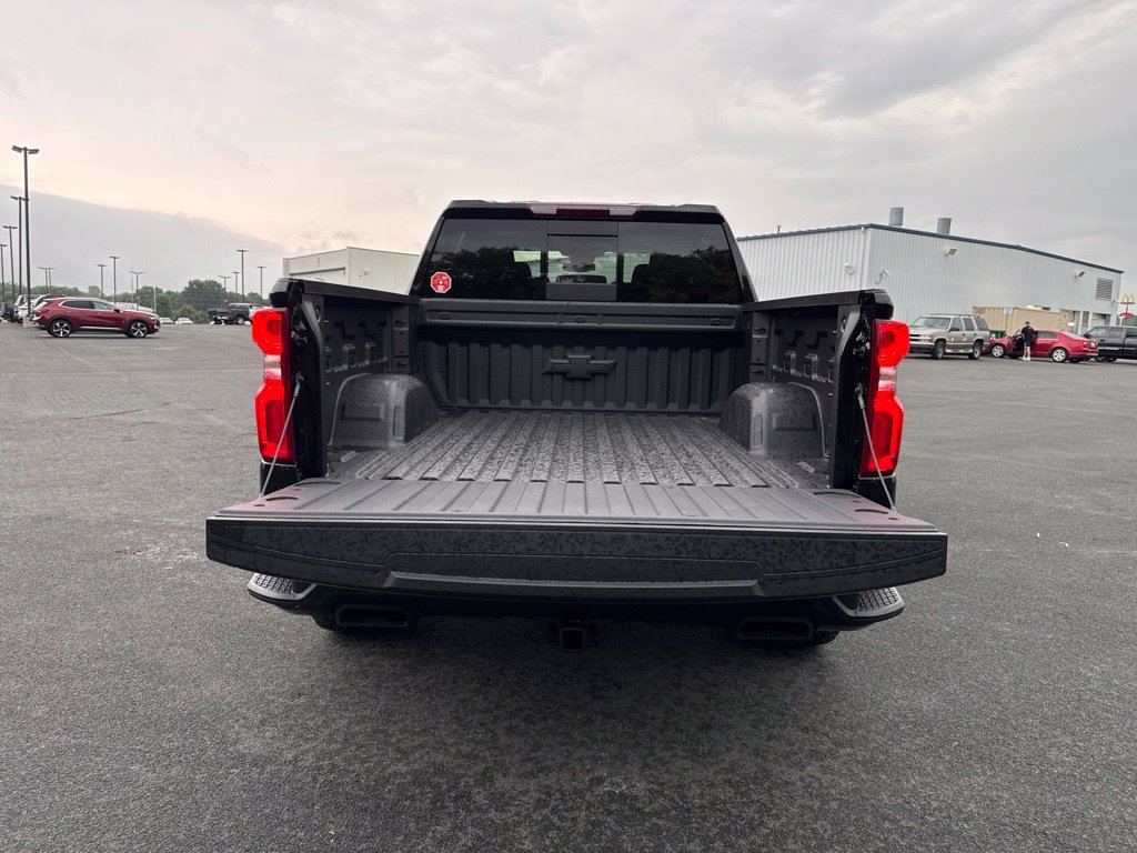 New 2026 Chevrolet Silverado 1500 RST w/ Dark Appearance Package AWD/4WD image 18