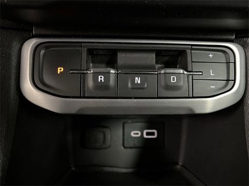 Used 2023 GMC Acadia SLE w/ Driver Convenience Package image 15