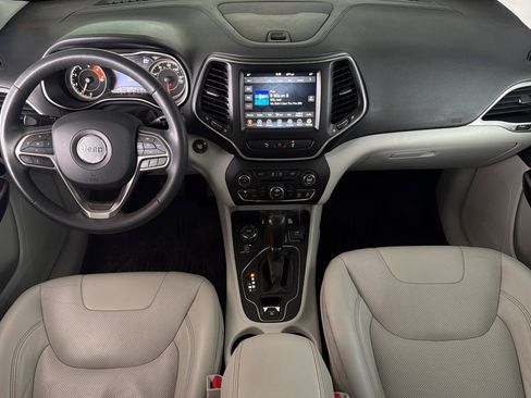 Used 2022 Jeep Cherokee Latitude Lux w/ Mopar Interior Package AWD/4WD image 16