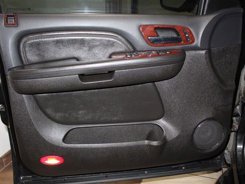 Used 2008 Cadillac Escalade AWD image 30