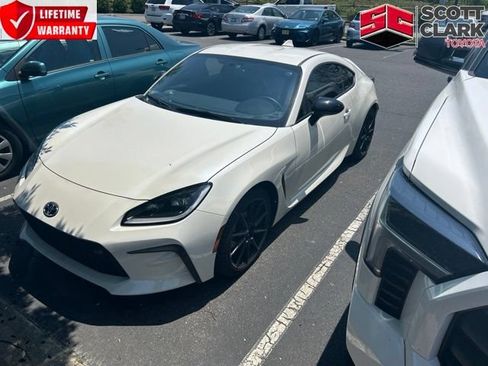 Used 2025 Toyota GR86 Premium RWD image 1