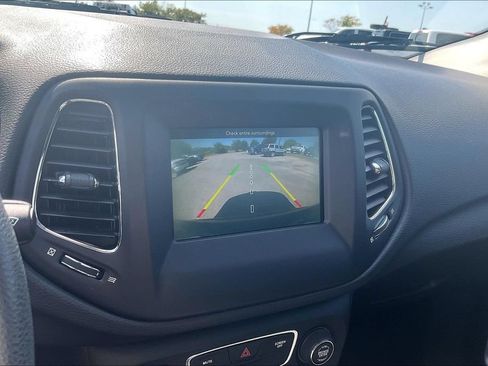 Used 2018 Jeep Compass Sport w/ Tech Group FWD image 17