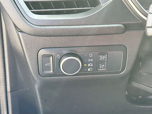 Used 2022 Ford Escape SE w/ SE Sport Appearance Package image 10