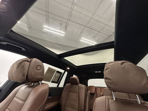 Certified 2025 Mercedes-Benz GLS 450 4MATIC image 36