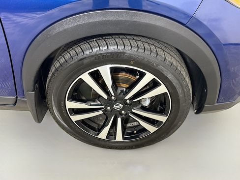 Used 2018 Nissan Kicks SV image 32
