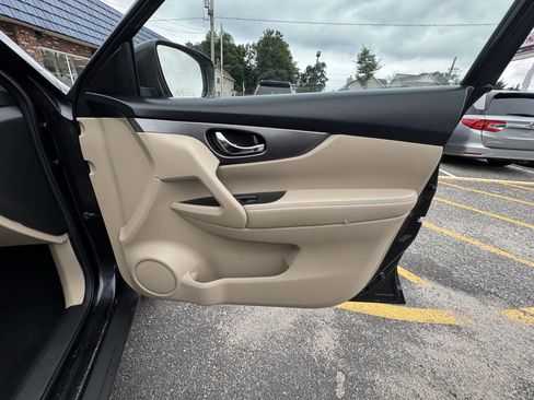 Used 2016 Nissan Rogue S image 38