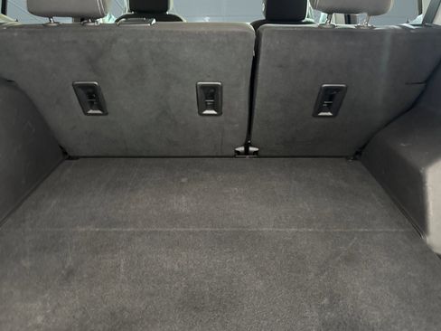 Used 2024 GMC Terrain SLE FWD image 32