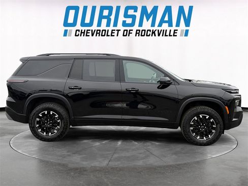 Used 2024 Chevrolet Traverse Z71 w/ Enhanced Driving Package image 7