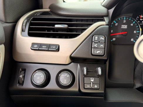 Used 2019 GMC Yukon Denali w/ Denali Ultimate Package image 31