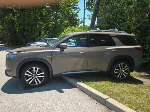 Certified 2023 Nissan Pathfinder Platinum AWD/4WD image 8