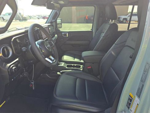 Used 2024 Jeep Wrangler Unlimited Sahara w/ Technology Group AWD/4WD image 12