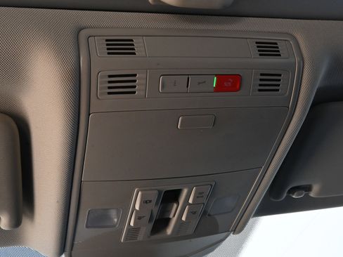 Used 2023 Volkswagen Jetta SE image 26