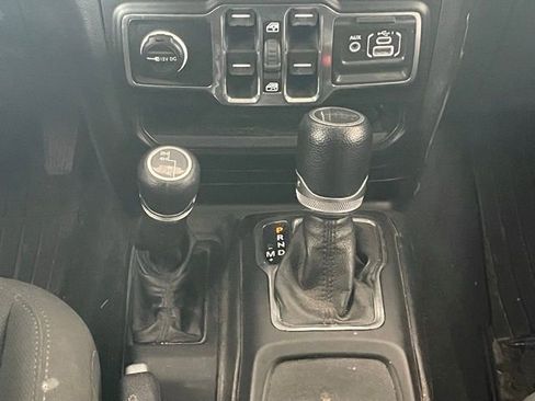 Used 2021 Jeep Gladiator Sport image 14