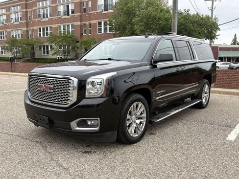 Used 2015 GMC Yukon XL Denali w/ Touring Package AWD/4WD image 24