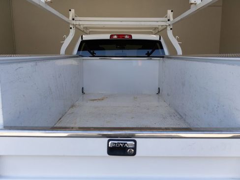 Used 2022 RAM 2500 Tradesman w/ Chrome Appearance Group AWD/4WD image 15