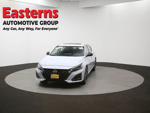 Used 2023 Nissan Altima 2.5 SR w/ SR Premium Package image 53