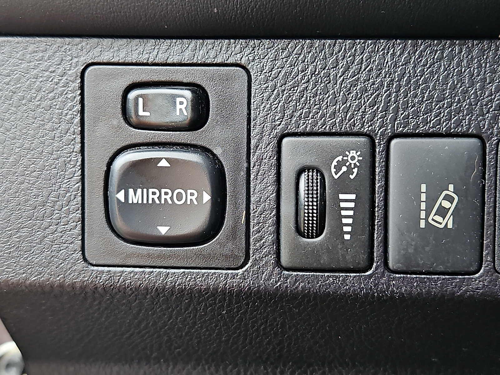 Used 2017 Toyota RAV4 XLE AWD/4WD image 27