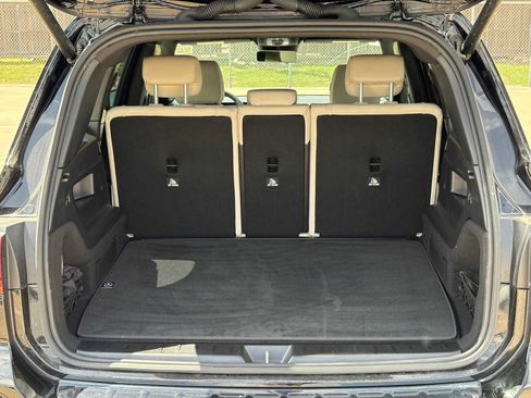 Used 2025 Mercedes-Benz GLB 250 image 10