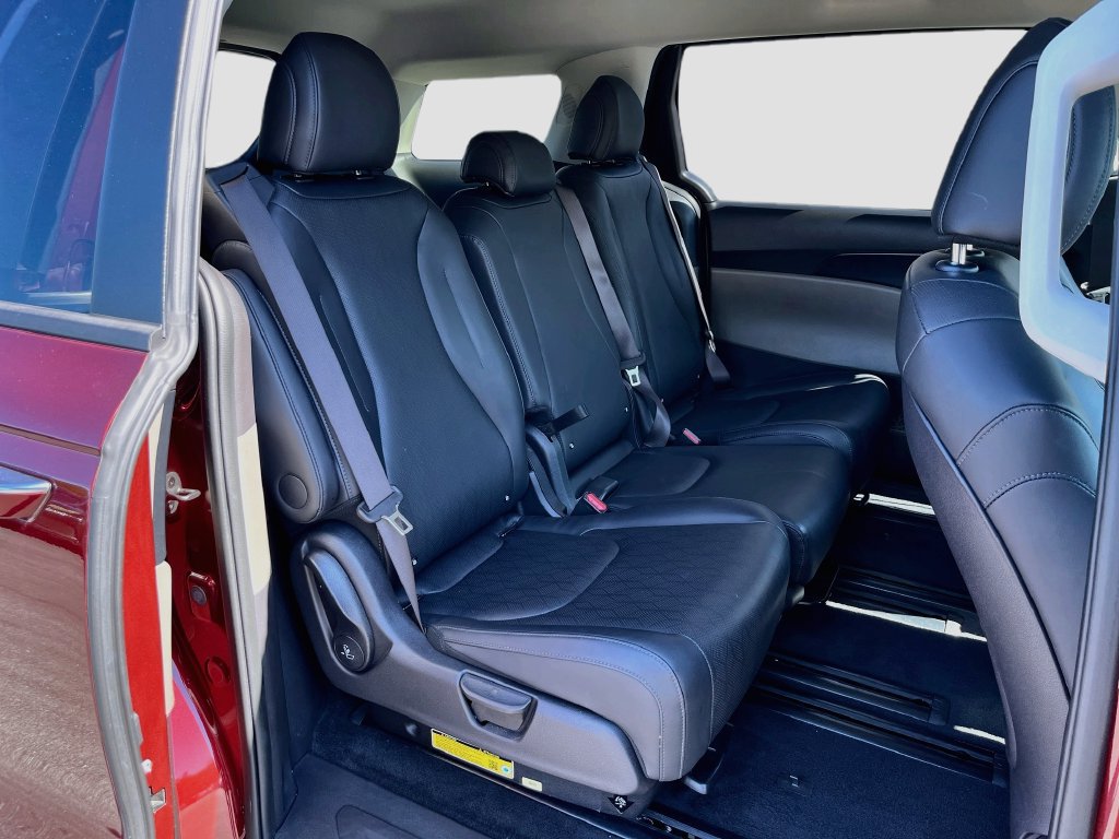 Certified 2025 Kia Carnival FWD image 34