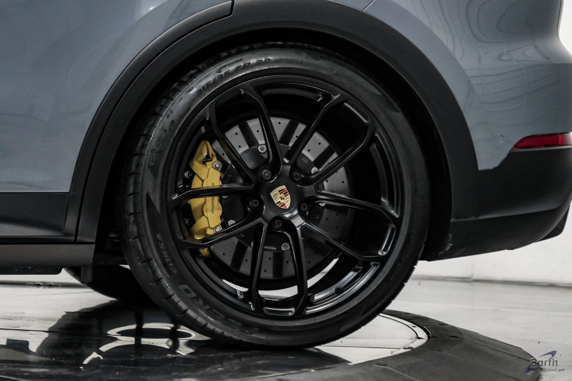 Used 2024 Porsche Cayenne Turbo GT AWD/4WD image 92