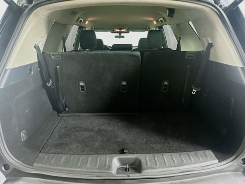 Used 2025 Nissan Pathfinder SV FWD image 28