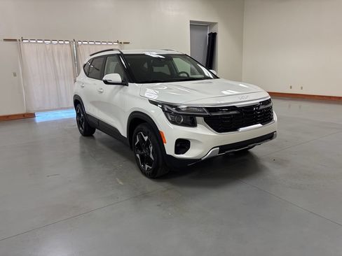 Used 2026 Kia Seltos S FWD image 2