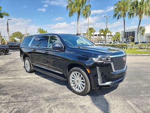 Used 2024 Cadillac Escalade ESV Premium Luxury image 2