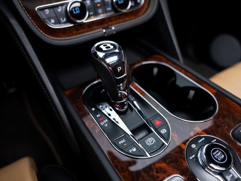 Used 2018 Bentley Bentayga AWD/4WD image 51