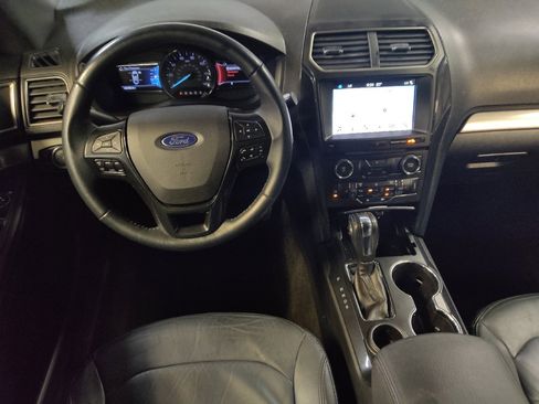 Used 2018 Ford Explorer XLT w/ Equipment Group 202A FWD image 22