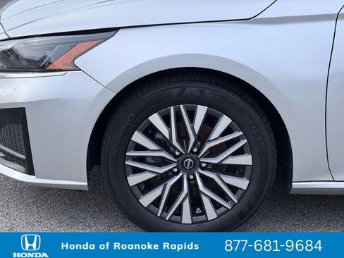 Used 2024 Nissan Altima 2.5 SV image 32