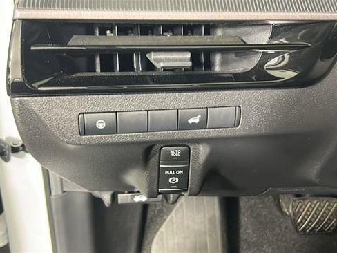 Used 2025 Nissan Murano SV FWD image 19