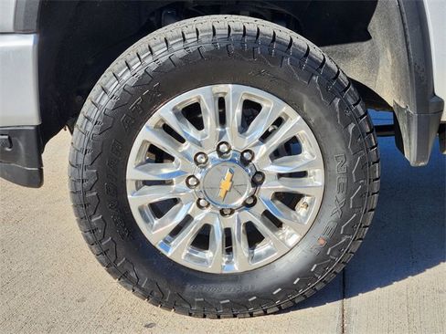 Used 2022 Chevrolet Silverado 2500 High Country w/ Z71 Off-Road Package image 8