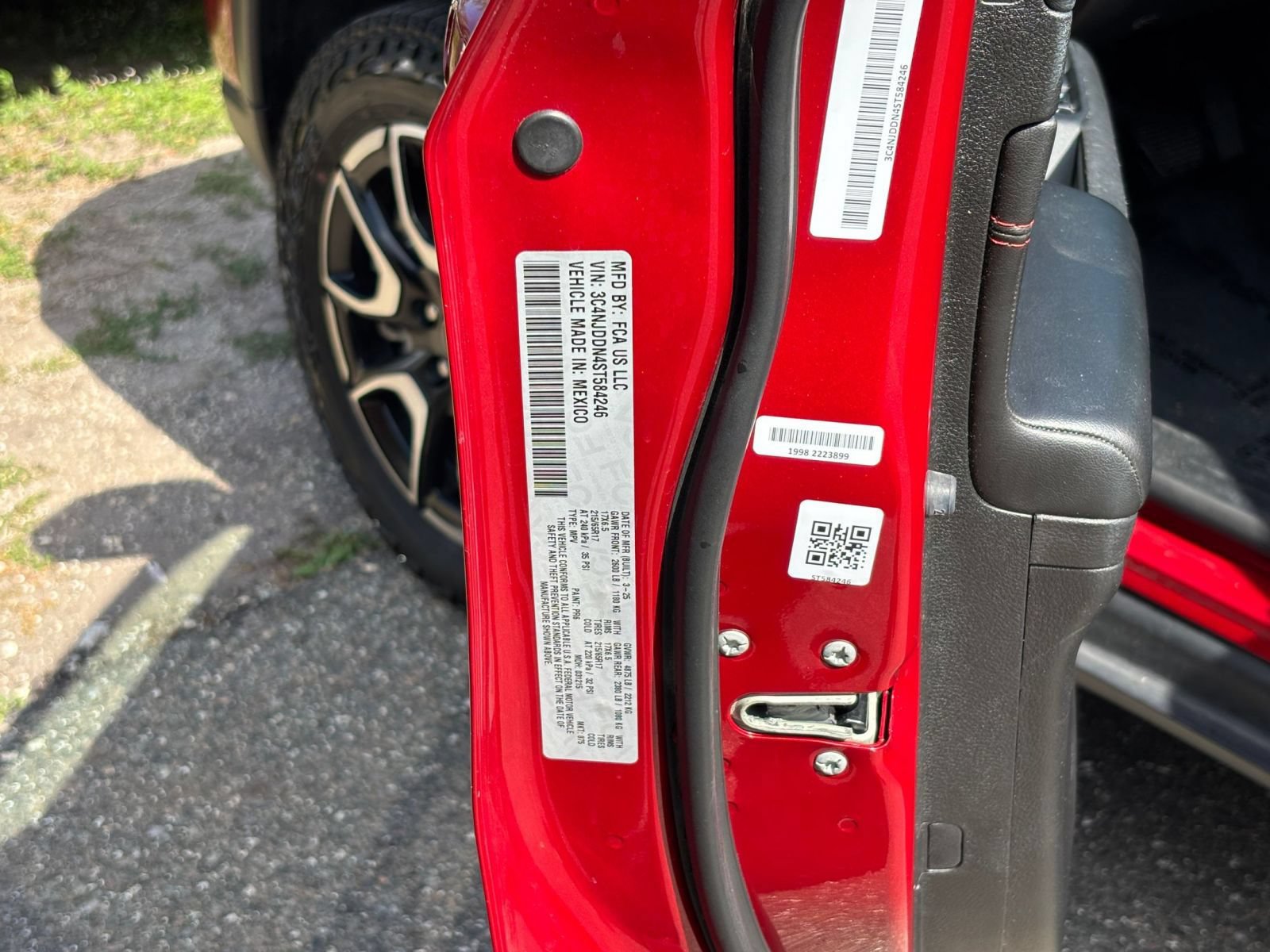Used 2025 Jeep Compass Trailhawk AWD/4WD image 26