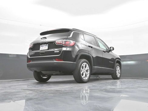 Used 2024 Jeep Compass Latitude AWD/4WD image 39