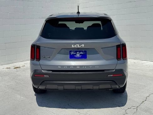 Used 2022 Kia Sorento LX FWD image 11